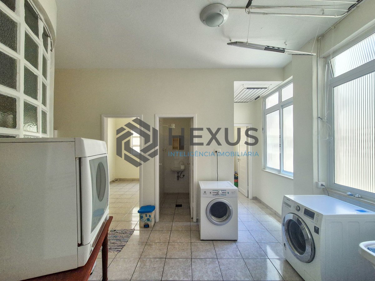 Foto 46 de Apartamento frente mar reformado com varanda e lazer na Praia das Pitangueiras, Guaruja
