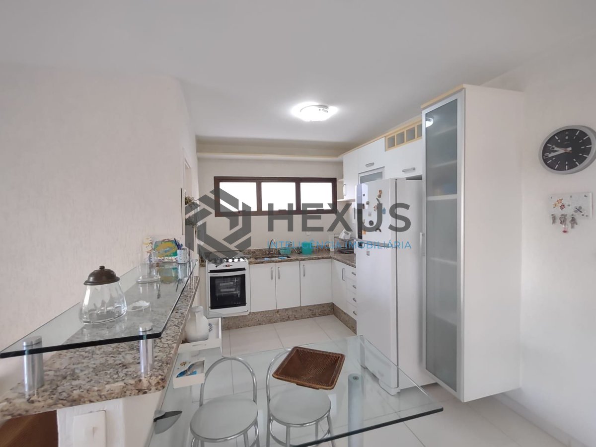 Foto 15 de Apartamento com varanda e lazer na Praia da Enseada, Guaruja