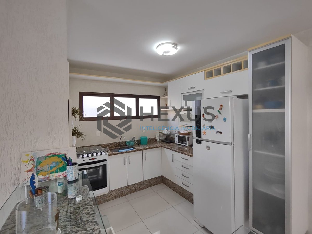 Foto 16 de Apartamento com varanda e lazer na Praia da Enseada, Guaruja