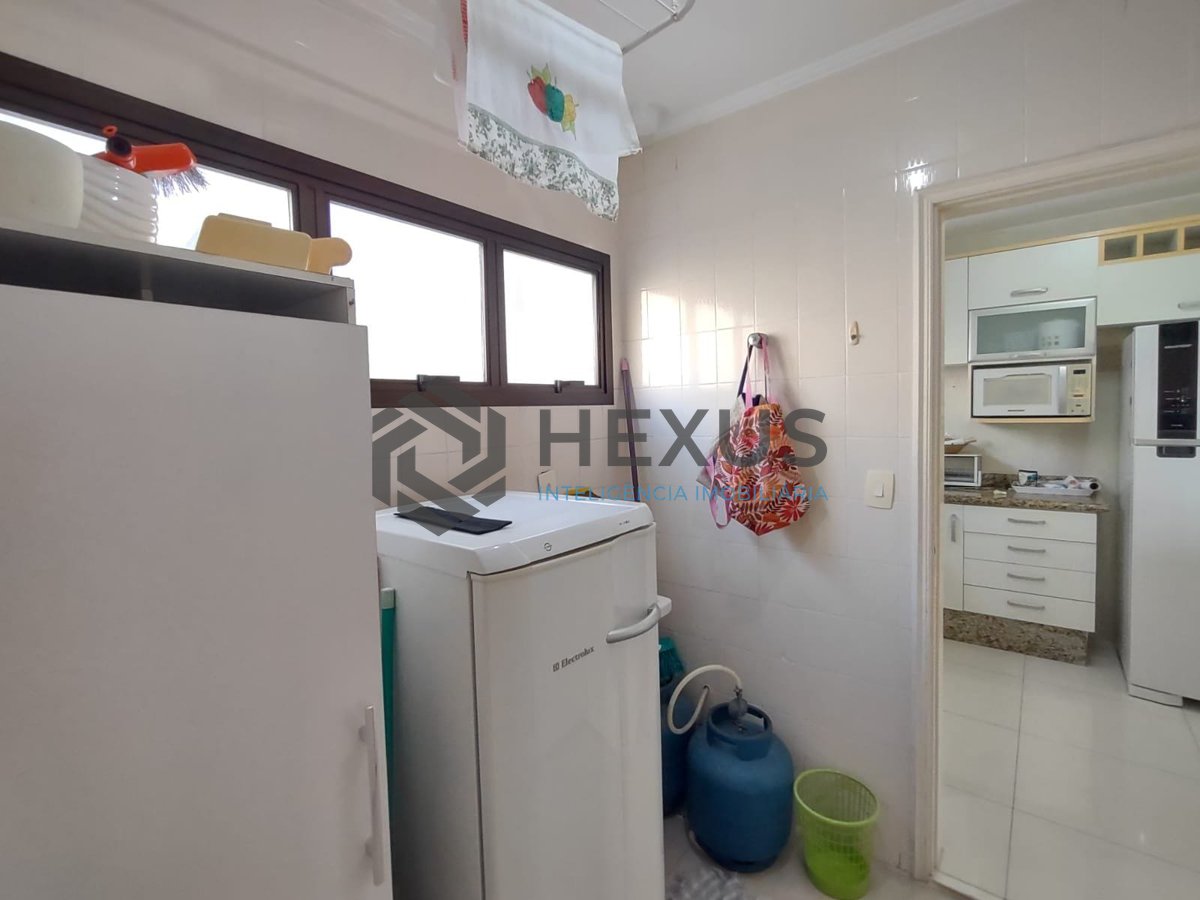 Foto 20 de Apartamento com varanda e lazer na Praia da Enseada, Guaruja