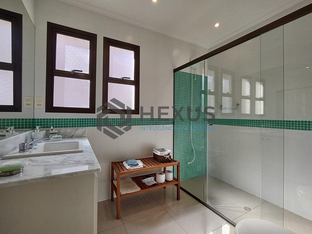 Foto 8 de Apartamento com varanda e lazer na Praia da Enseada, Guaruja
