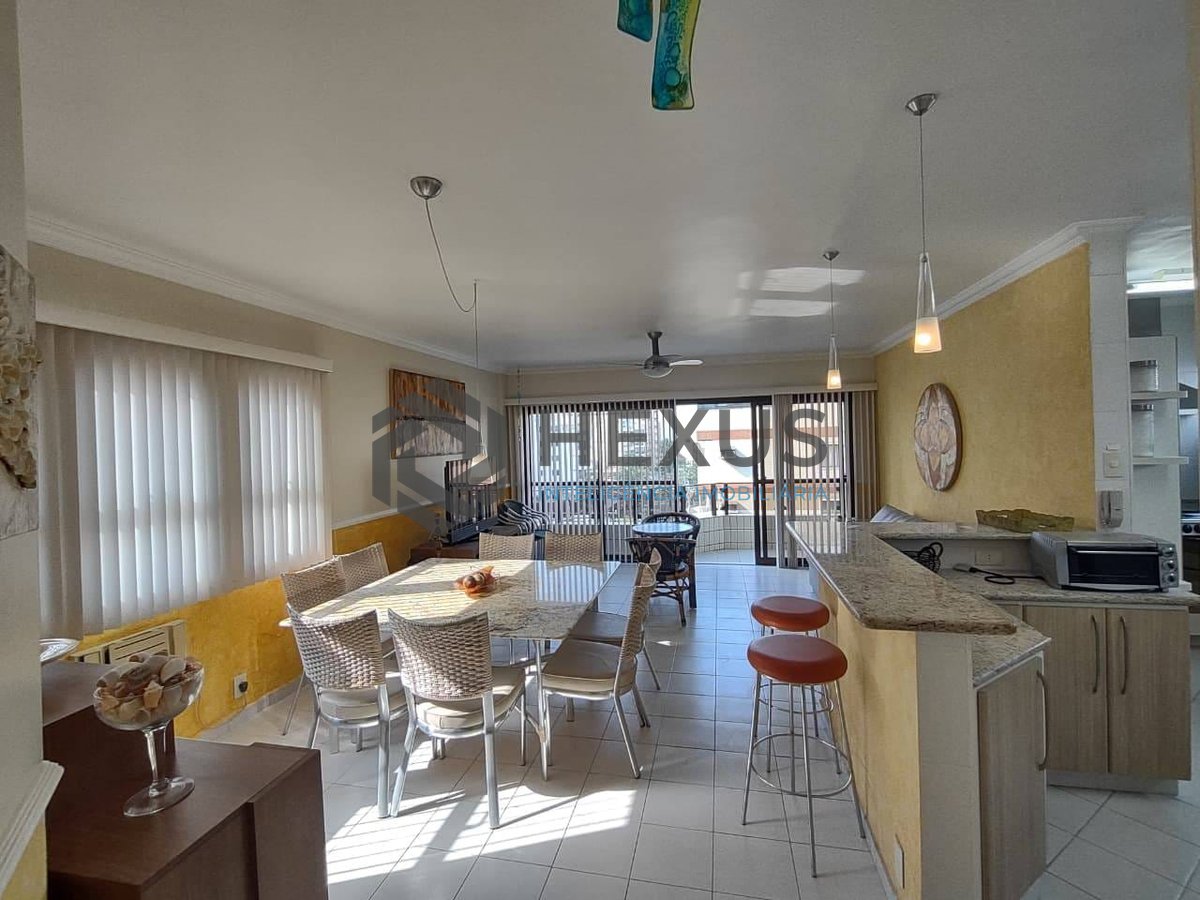 Foto 2 de Apartamento com varanda e lazer na Praia da Enseada, Guaruja