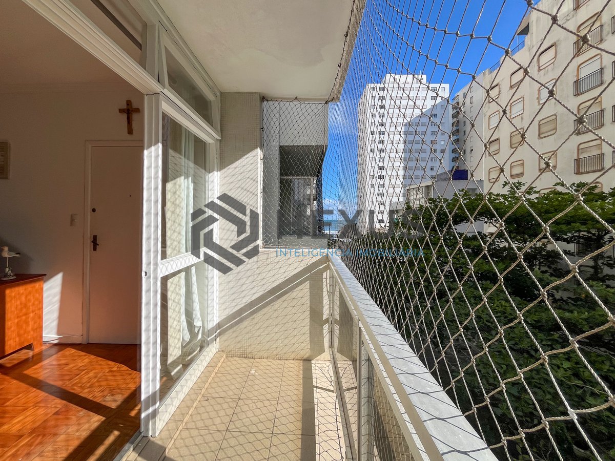 Foto 2 de Apartamento com varanda e vista mar na beira mar da Praia das Pitangueiras, Guaruja