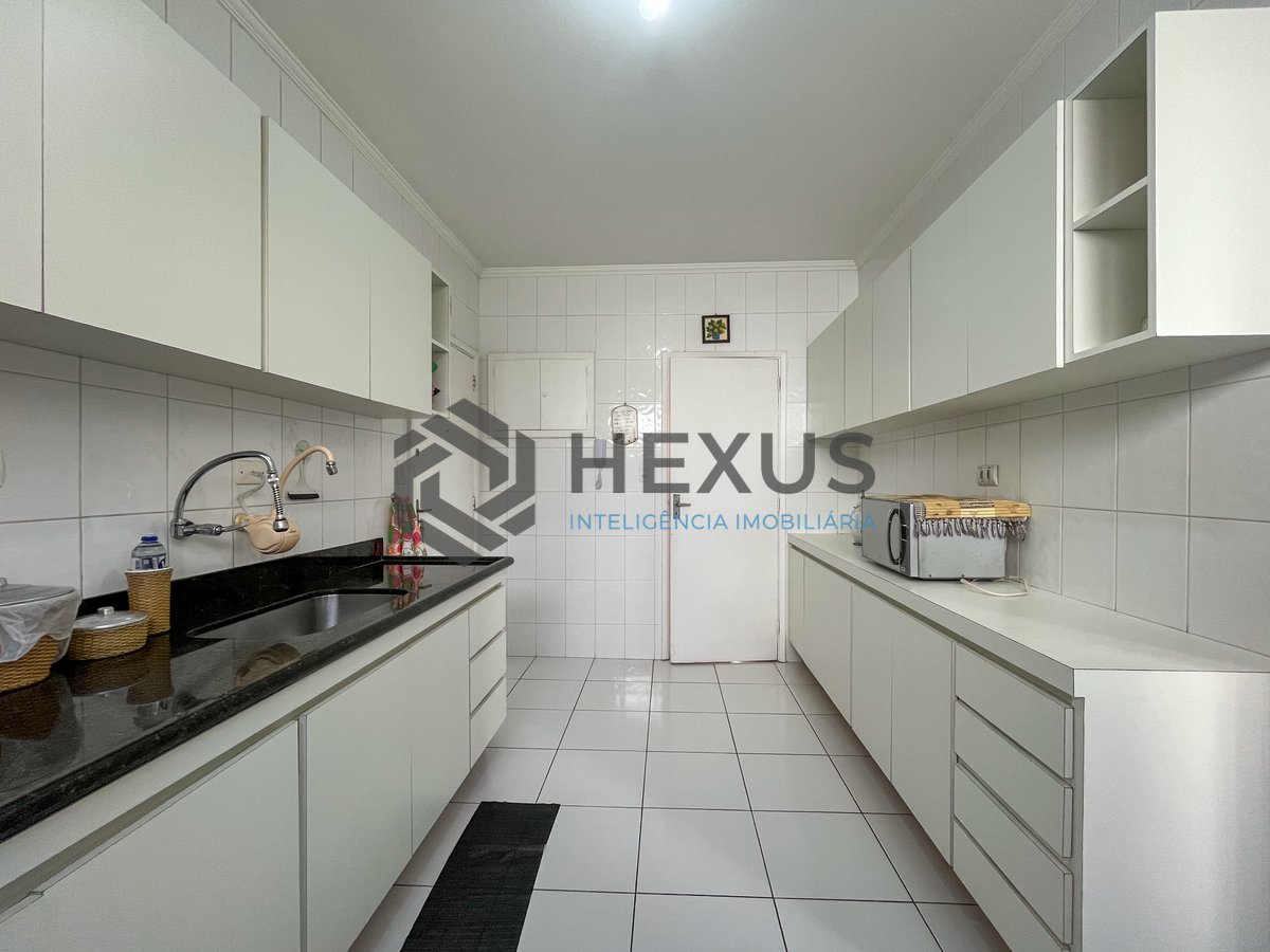 Foto 19 de Apartamento com varanda e vista mar na beira mar da Praia das Pitangueiras, Guaruja