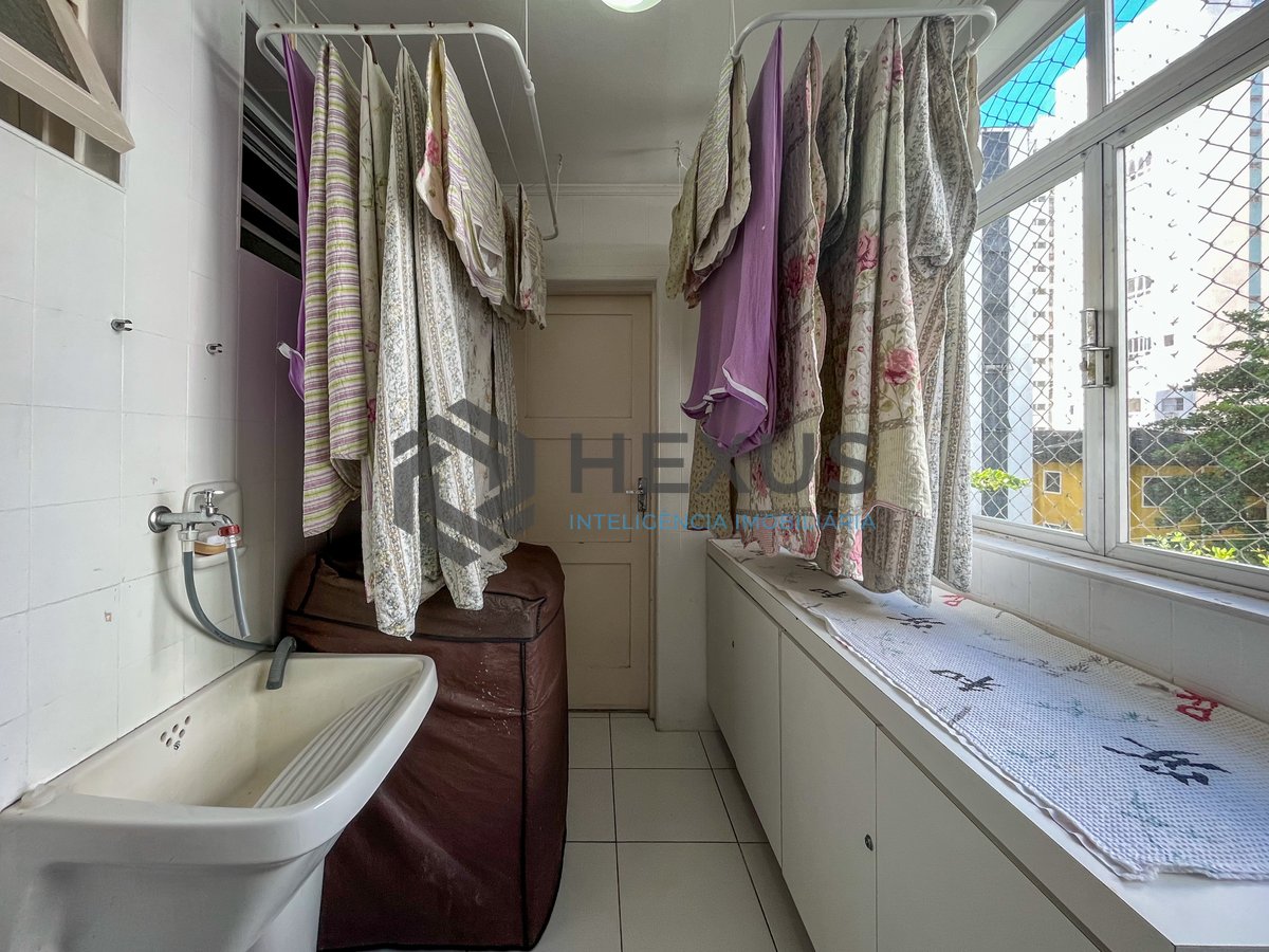 Foto 22 de Apartamento com varanda e vista mar na beira mar da Praia das Pitangueiras, Guaruja