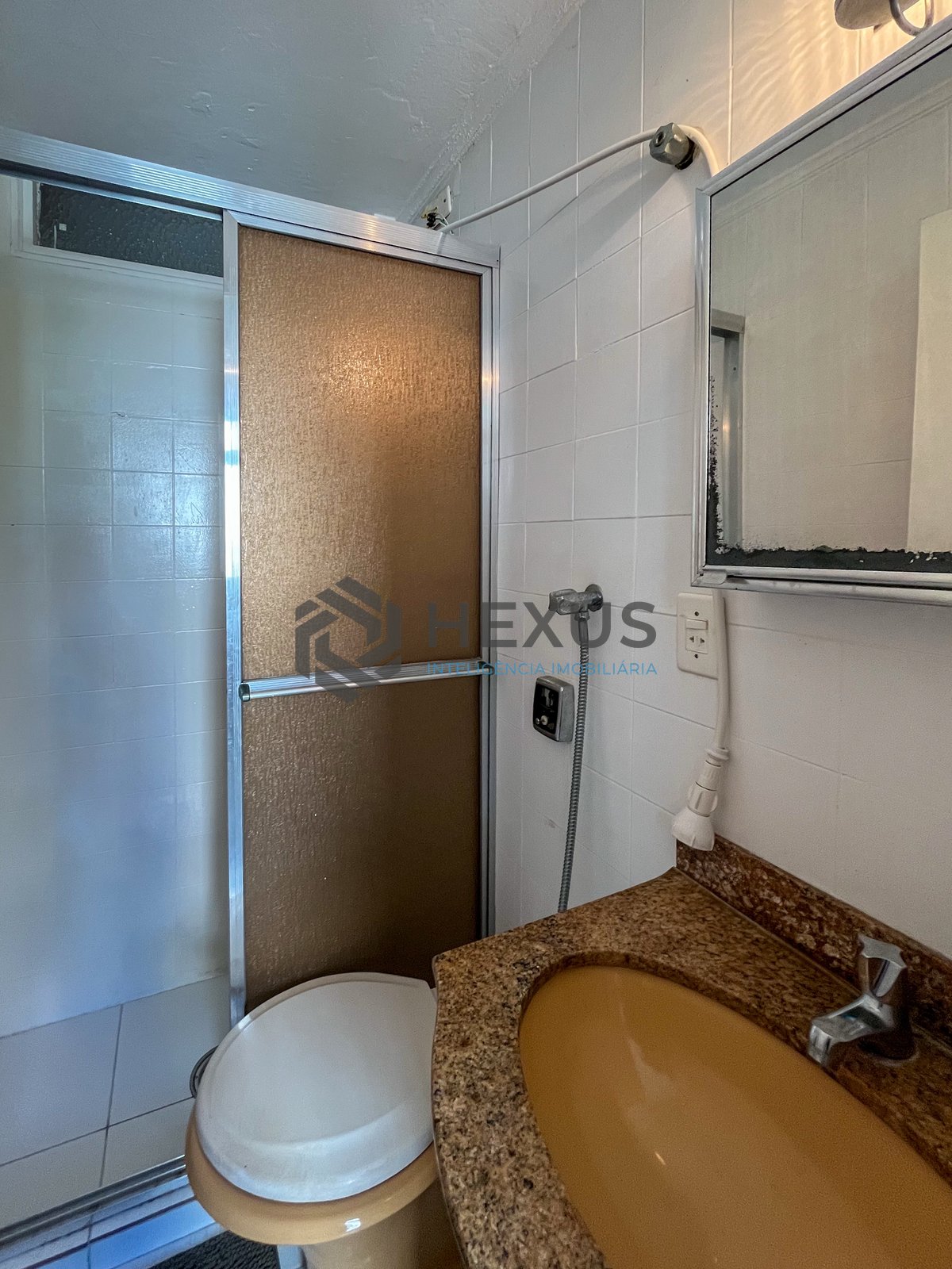 Foto 23 de Apartamento com varanda e vista mar na beira mar da Praia das Pitangueiras, Guaruja