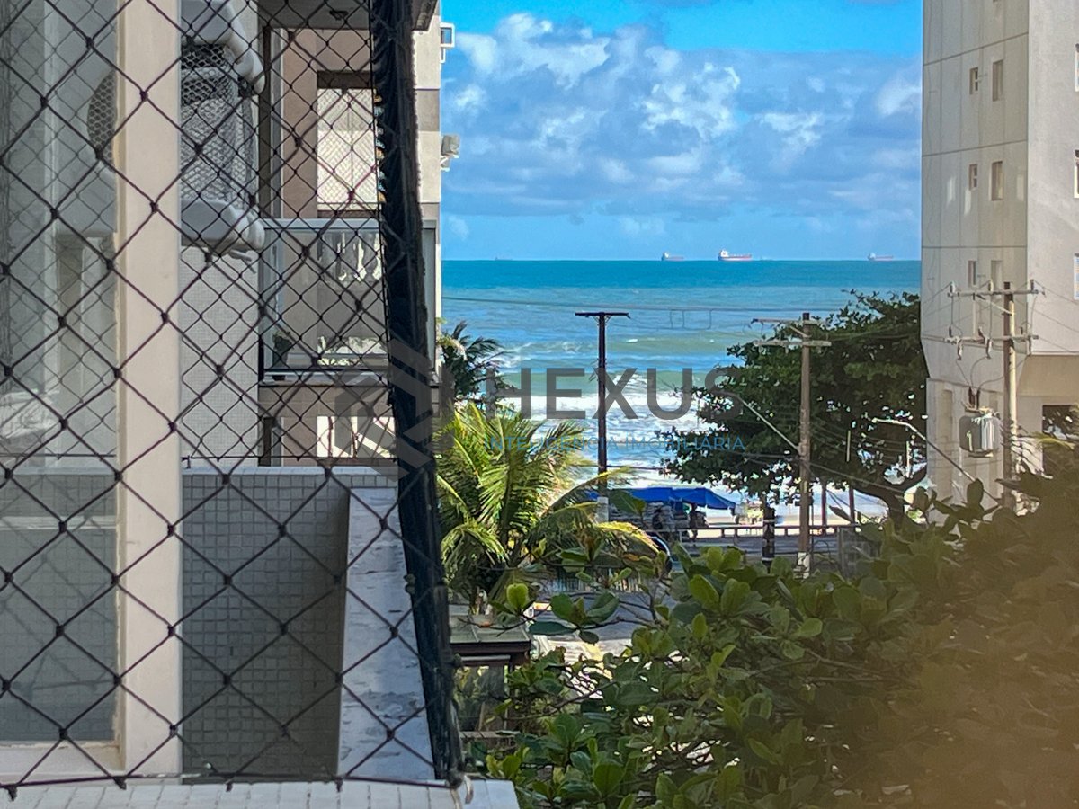 Foto 9 de Apartamento com varanda e vista mar na beira mar da Praia das Pitangueiras, Guaruja