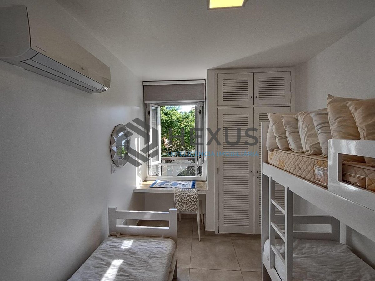 Foto 9 de Apartamento com varanda na Praia da Enseada, Guaruja