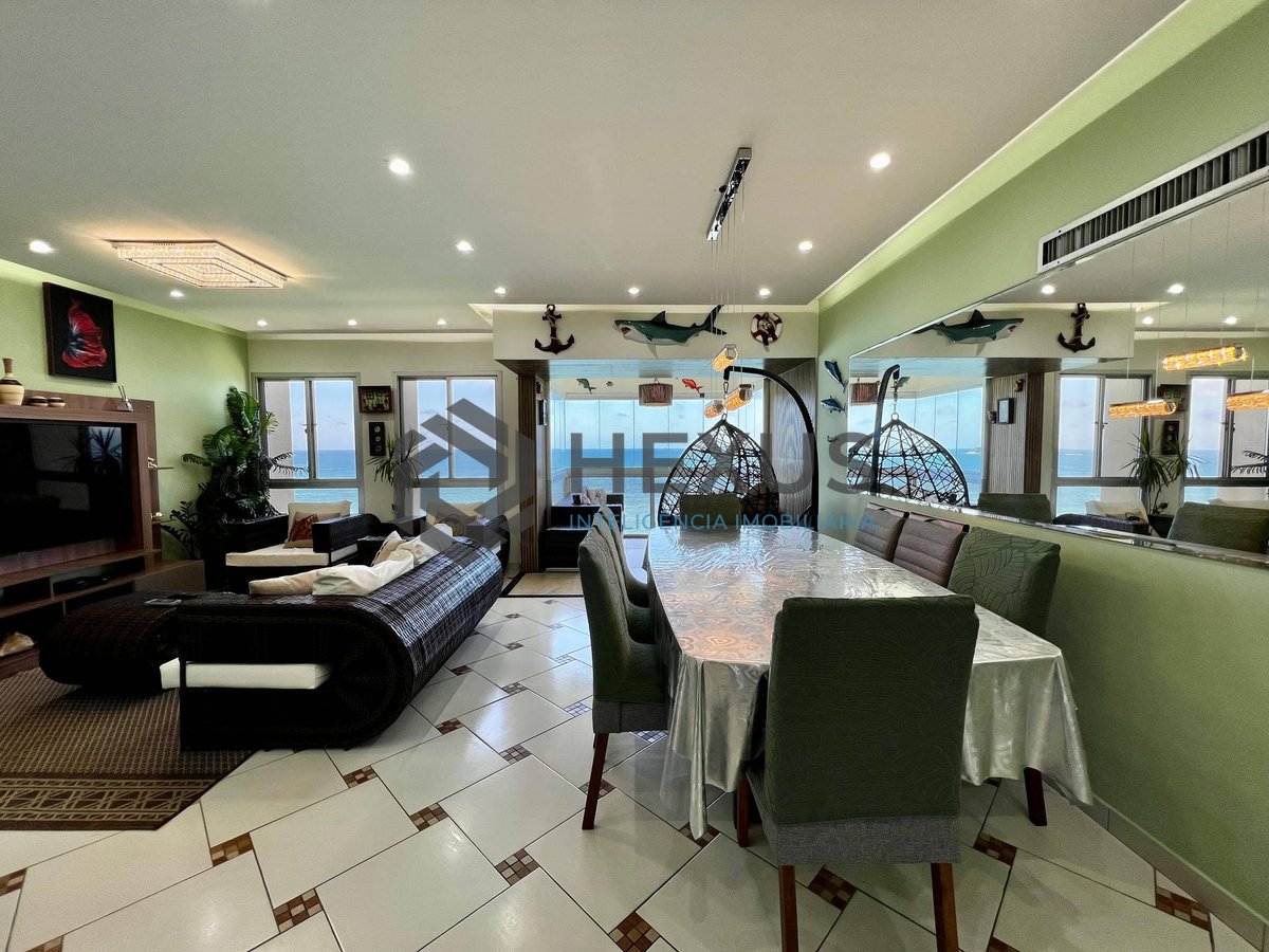 Foto 2 de Apartamento reformado frente mar com varanda gourmet na Praia das Pitangueiras, Guaruja