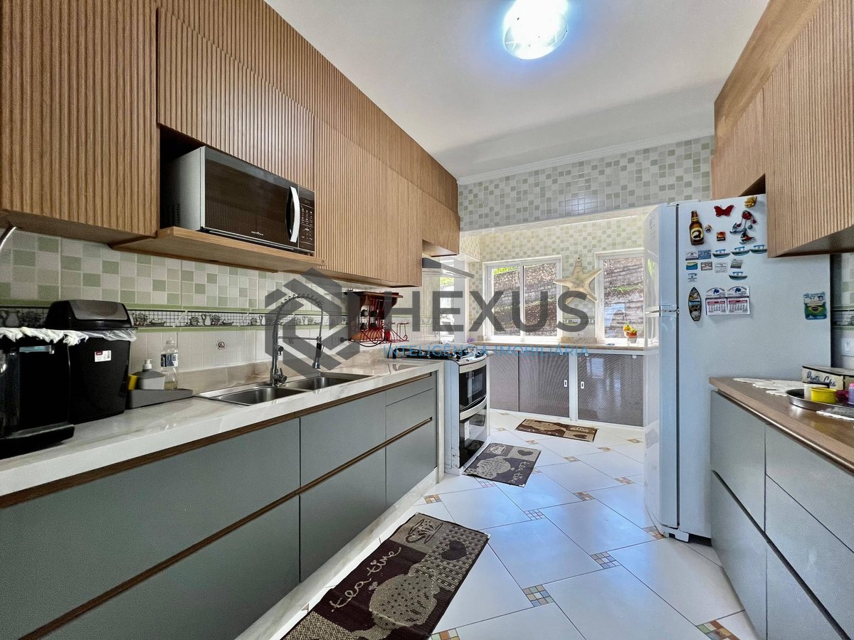 Foto 14 de Apartamento reformado frente mar com varanda gourmet na Praia das Pitangueiras, Guaruja