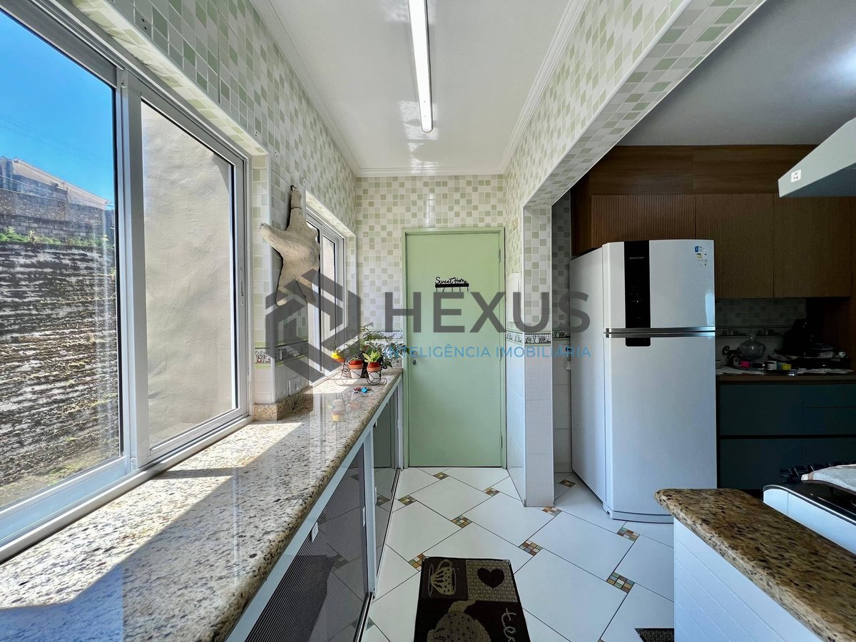 Foto 17 de Apartamento reformado frente mar com varanda gourmet na Praia das Pitangueiras, Guaruja