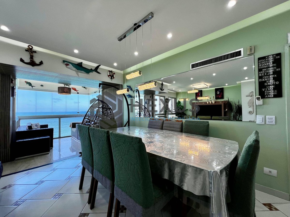 Foto 4 de Apartamento reformado frente mar com varanda gourmet na Praia das Pitangueiras, Guaruja