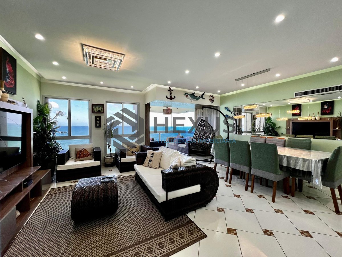 Foto 6 de Apartamento reformado frente mar com varanda gourmet na Praia das Pitangueiras, Guaruja