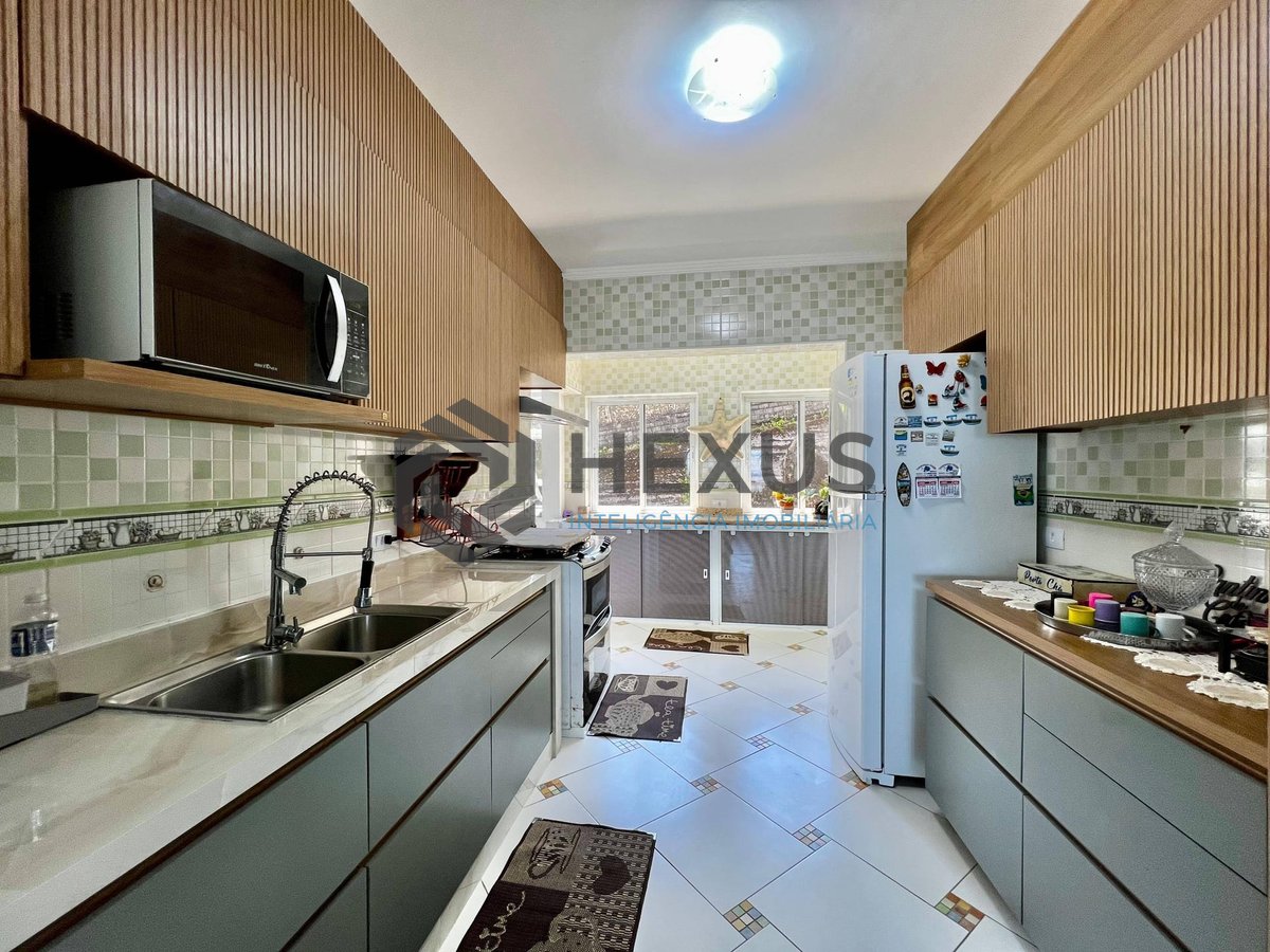 Foto 10 de Apartamento reformado frente mar com varanda gourmet na Praia das Pitangueiras, Guaruja