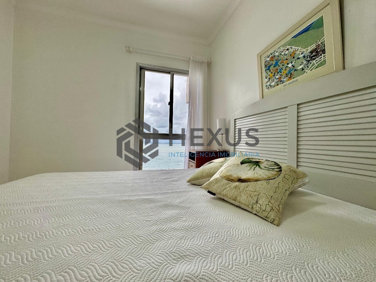 Foto 22 de Apartamento frente mar reformado com varanda na Praia das Pitangueiras, Guaruja