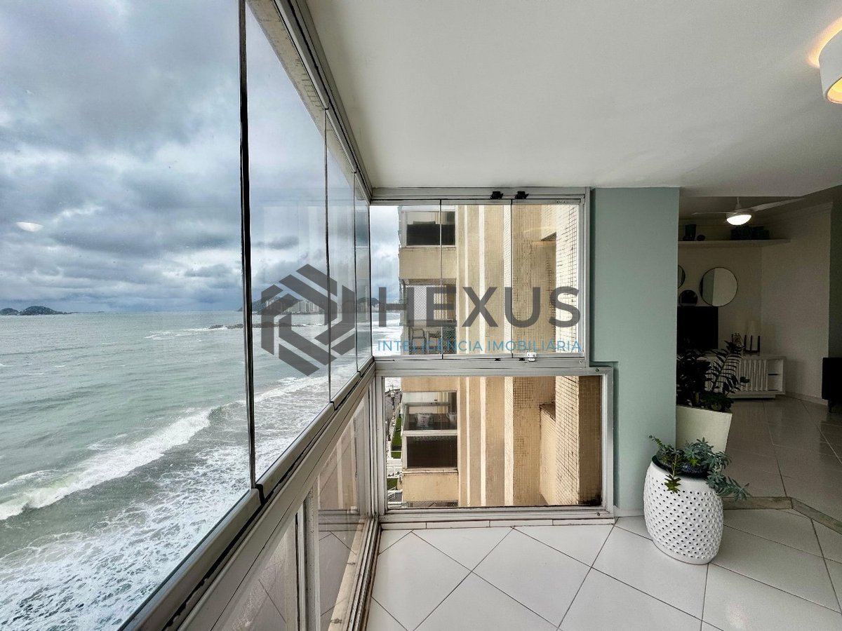 Foto 9 de Apartamento frente mar reformado com varanda na Praia das Pitangueiras, Guaruja