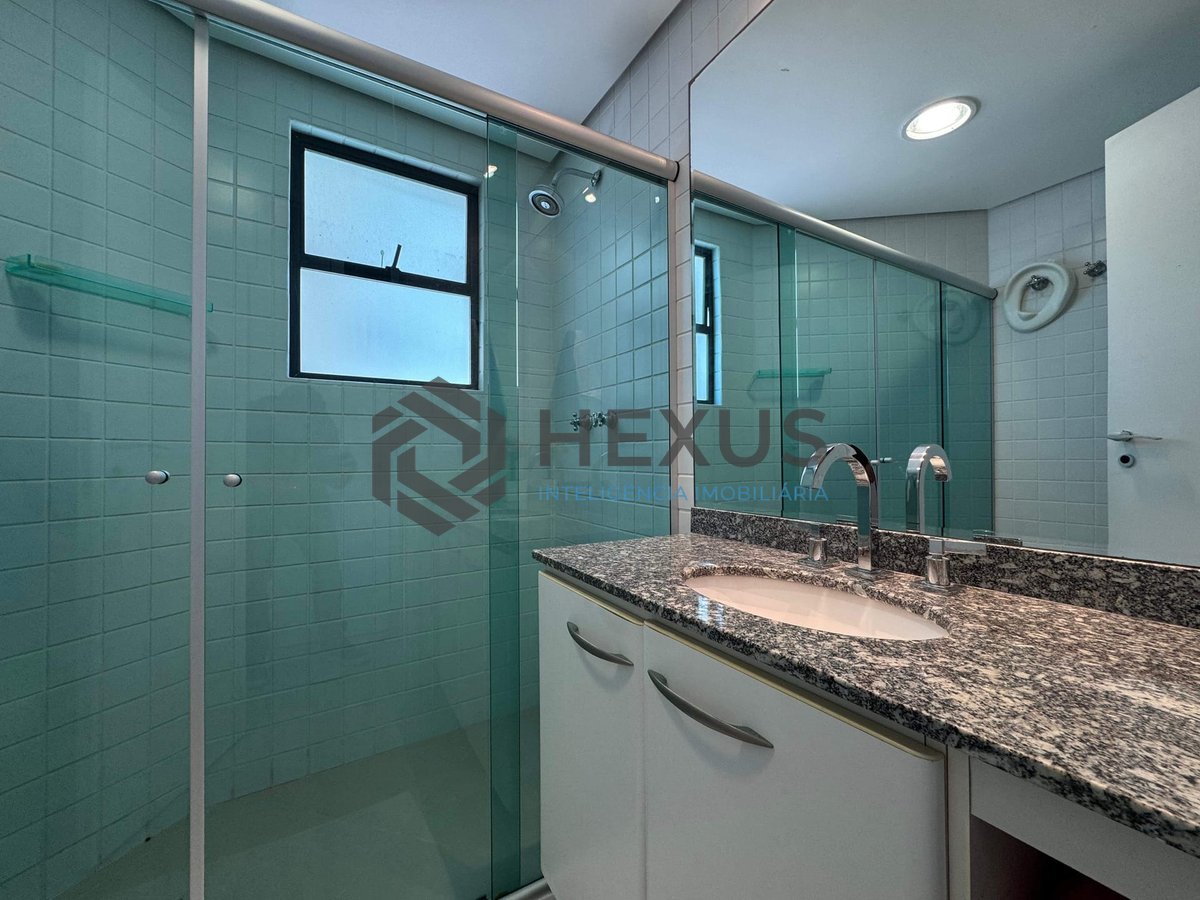 Foto 25 de Apartamento reformado frente mar com varanda gourmet e lazer completo na Praia das Pitangueiras, Guaruja