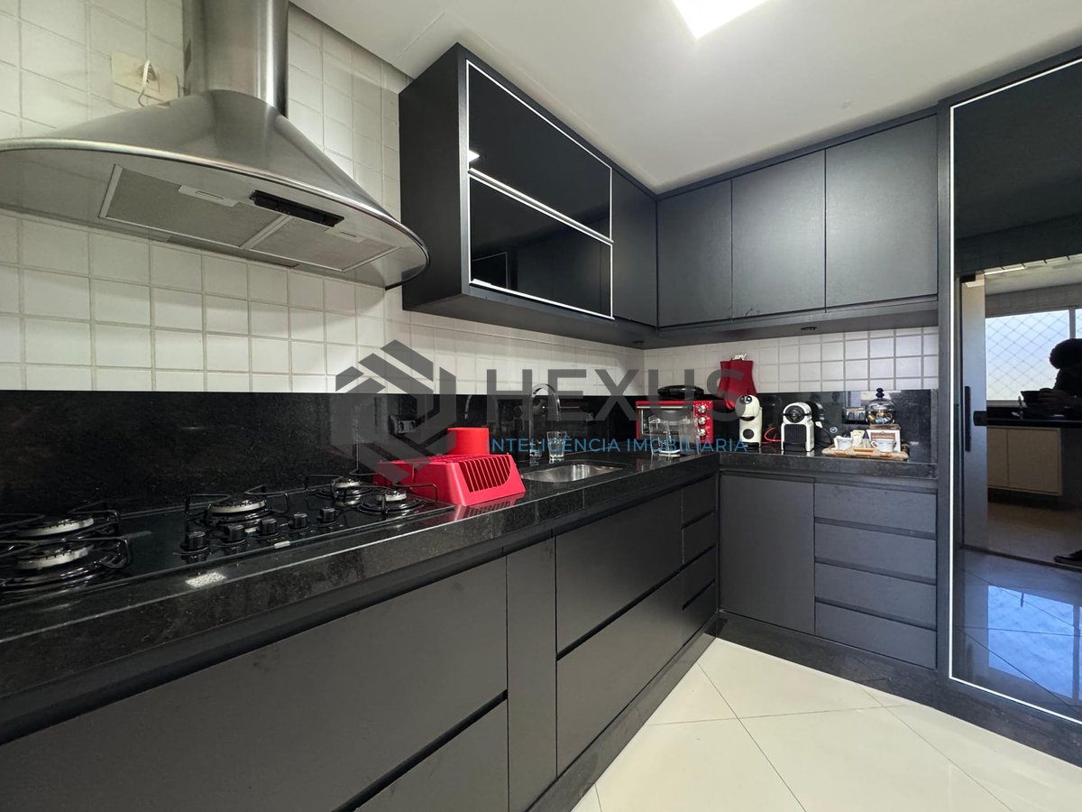 Foto 30 de Apartamento reformado frente mar com varanda gourmet e lazer completo na Praia das Pitangueiras, Guaruja