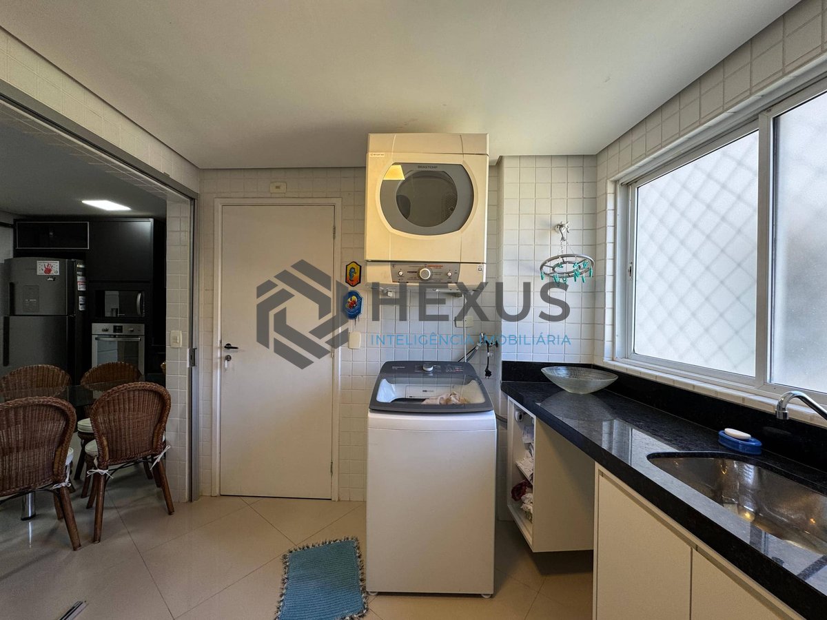 Foto 35 de Apartamento reformado frente mar com varanda gourmet e lazer completo na Praia das Pitangueiras, Guaruja