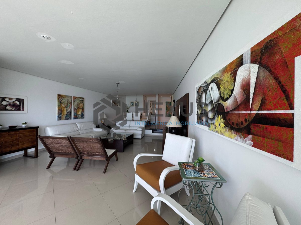 Foto 9 de Apartamento reformado frente mar com varanda gourmet e lazer completo na Praia das Pitangueiras, Guaruja
