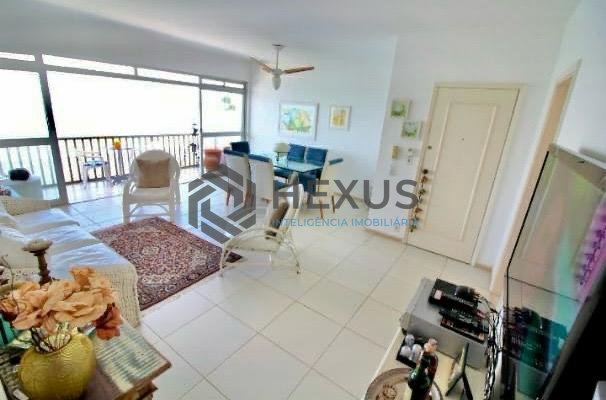 Foto 2 de Apartamento frente mar reformado com varanda vista mar na Praia das Pitangueiras, Guaruja