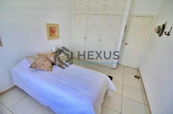 Foto 11 de Apartamento frente mar reformado com varanda vista mar na Praia das Pitangueiras, Guaruja