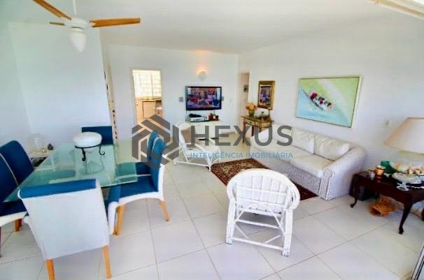 Foto 12 de Apartamento frente mar reformado com varanda vista mar na Praia das Pitangueiras, Guaruja