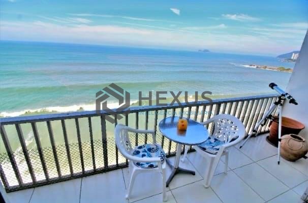 Foto 4 de Apartamento frente mar reformado com varanda vista mar na Praia das Pitangueiras, Guaruja