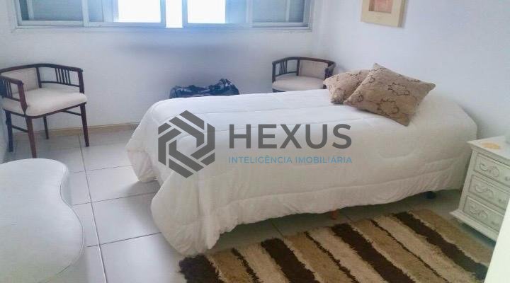 Foto 8 de Apartamento frente mar reformado com varanda vista mar na Praia das Pitangueiras, Guaruja