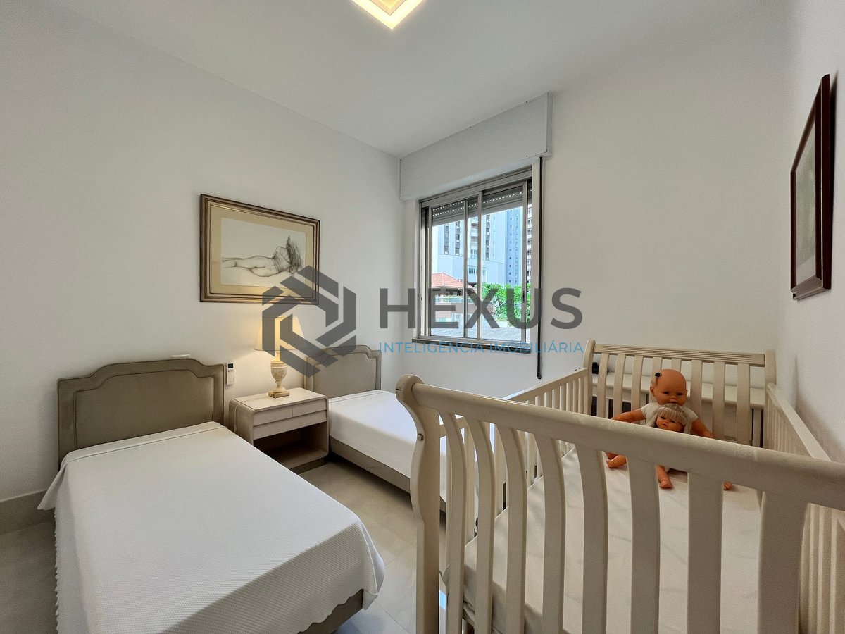 Foto 31 de Apartamento frente mar com varanda na Praia das Pitangueiras, Guaruja