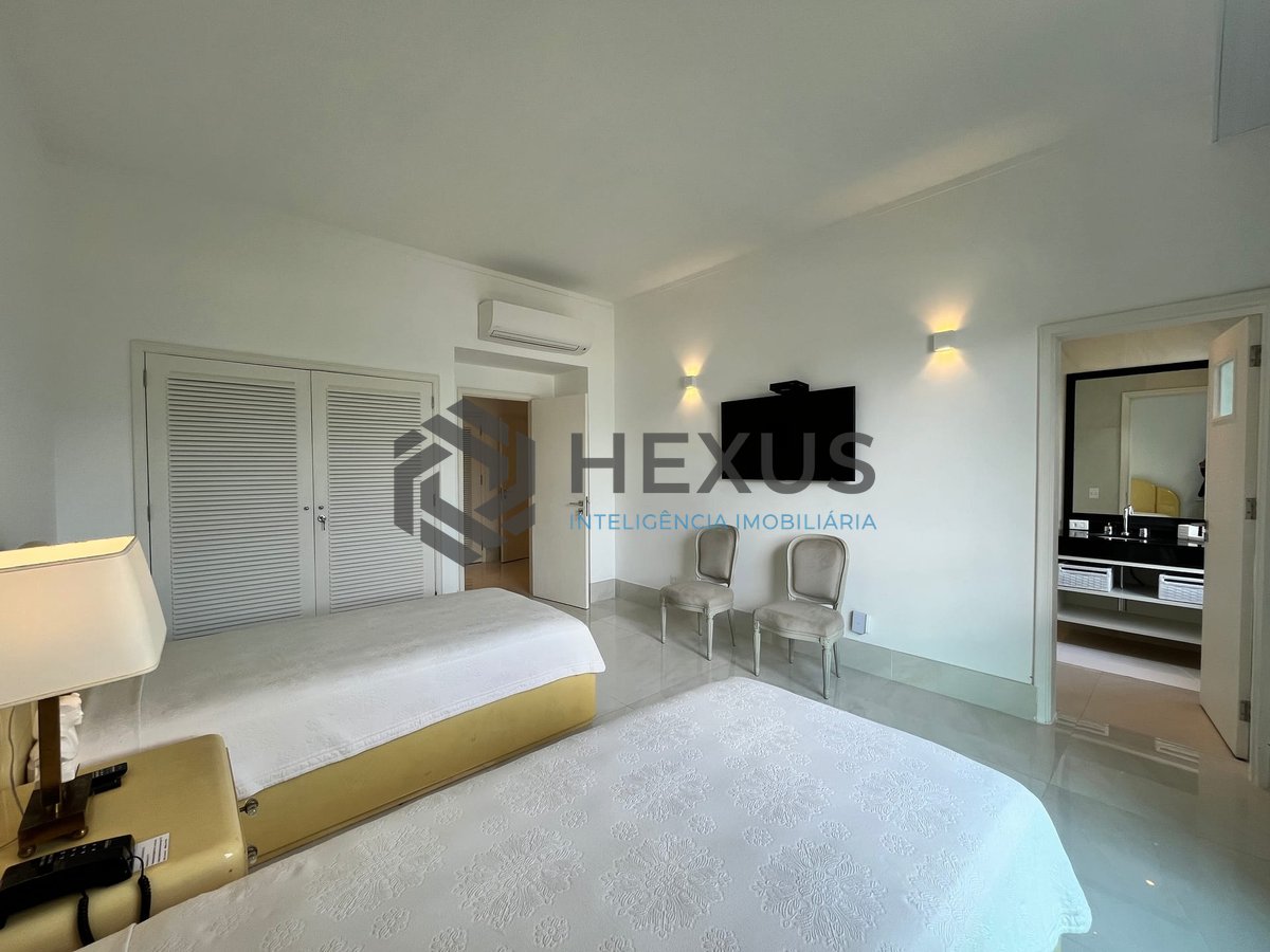 Foto 35 de Apartamento frente mar com varanda na Praia das Pitangueiras, Guaruja