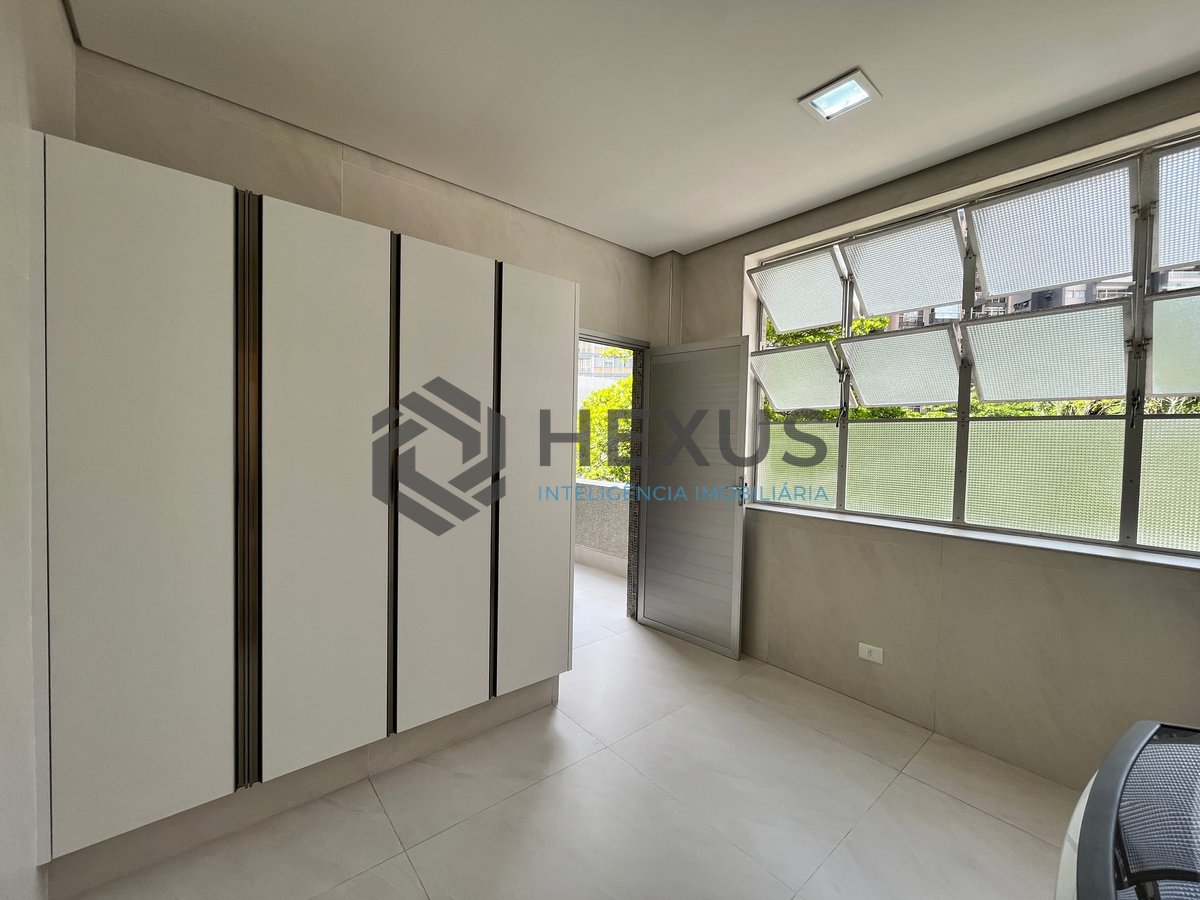 Foto 43 de Apartamento frente mar com varanda na Praia das Pitangueiras, Guaruja