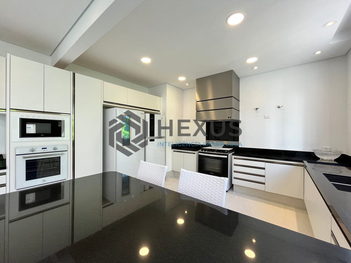 Foto 47 de Apartamento frente mar com varanda na Praia das Pitangueiras, Guaruja