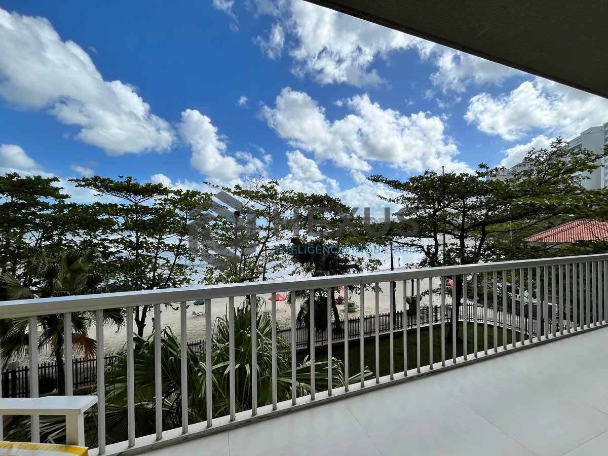 Foto 7 de Apartamento frente mar com varanda na Praia das Pitangueiras, Guaruja