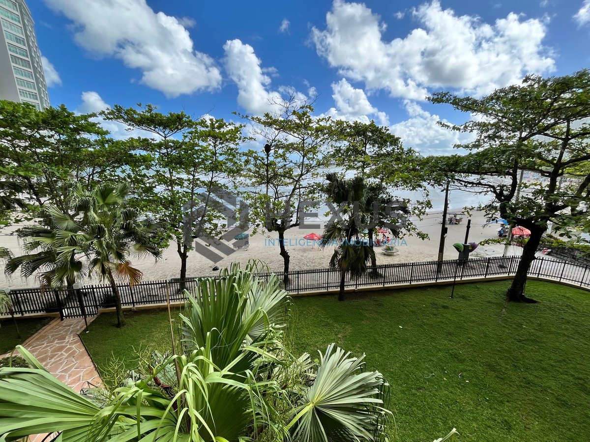 Foto 8 de Apartamento frente mar com varanda na Praia das Pitangueiras, Guaruja