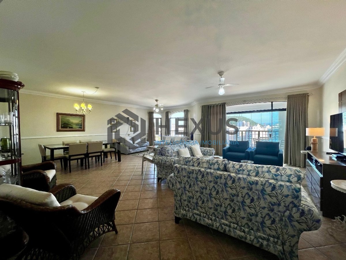 Foto 3 de Apartamento frente mar com varanda e vista mar na Praia das Pitangueiras, Guaruja