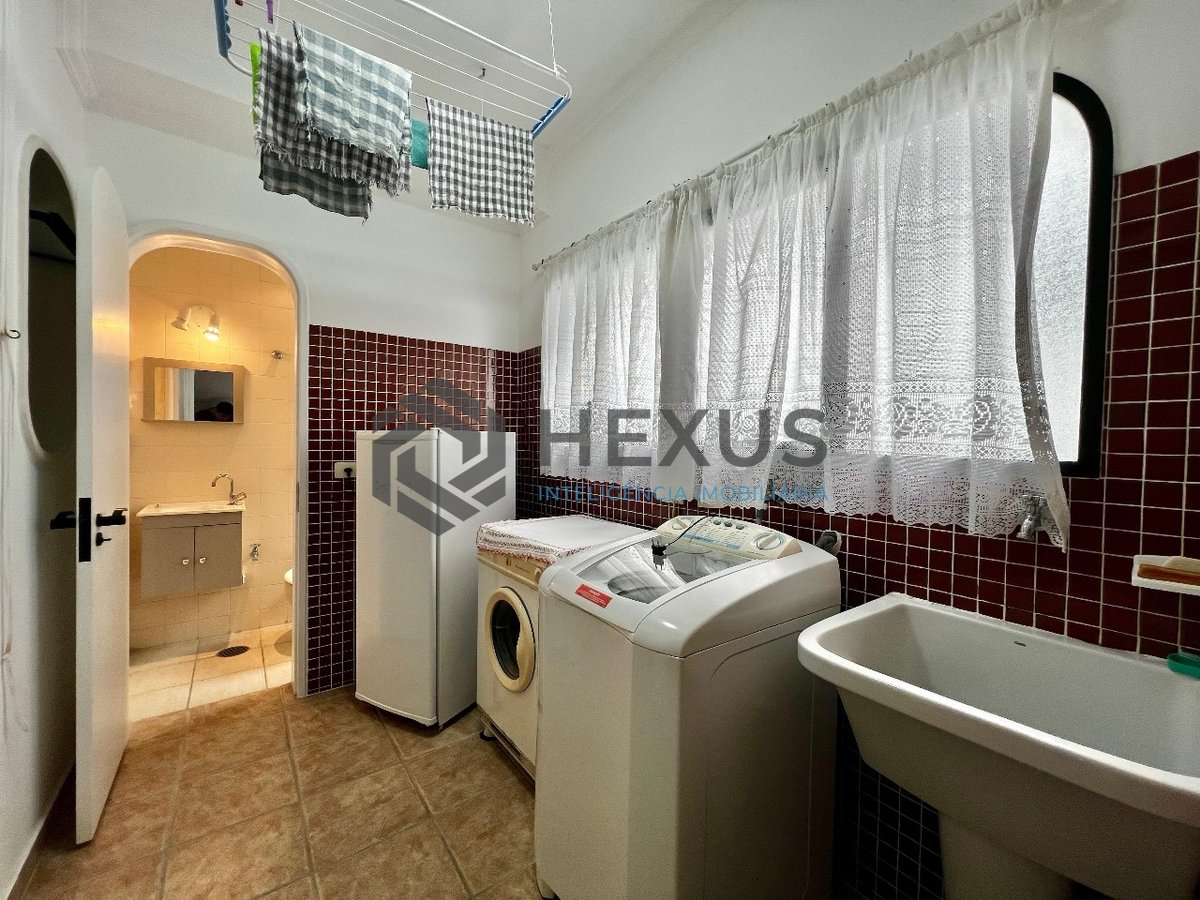 Foto 35 de Apartamento frente mar com varanda e vista mar na Praia das Pitangueiras, Guaruja
