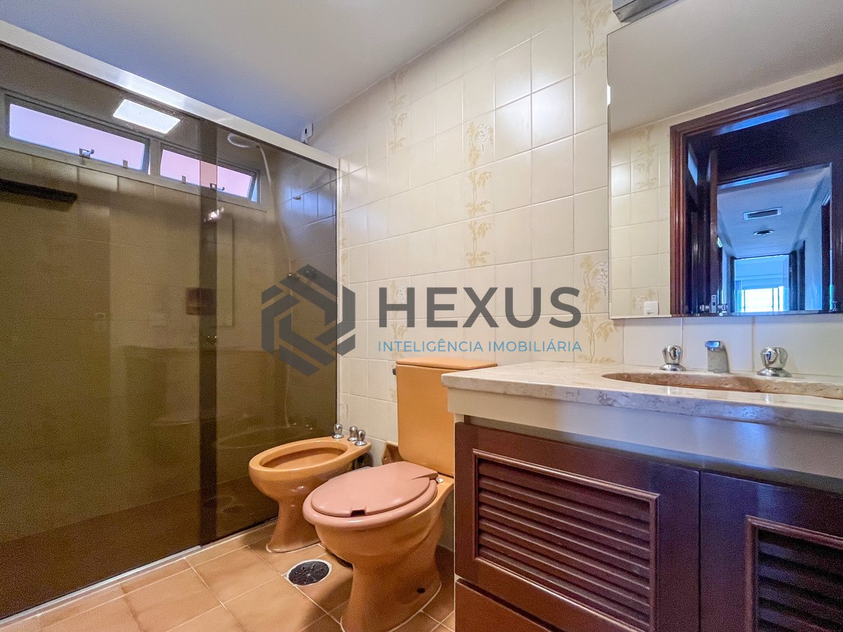 Foto 17 de Apartamento com varanda, lazer e vista mar na Praia das Pitangueiras, Guaruja