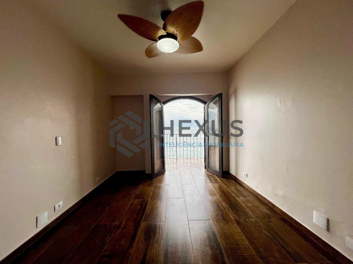 Foto 11 de Apartamento frente mar reformado com varanda na Praia das Pitangueiras, Guaruja
