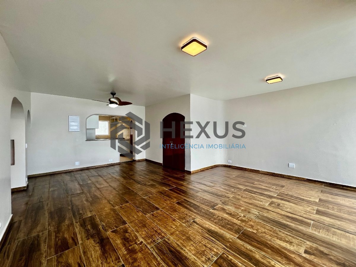 Foto 14 de Apartamento frente mar reformado com varanda na Praia das Pitangueiras, Guaruja