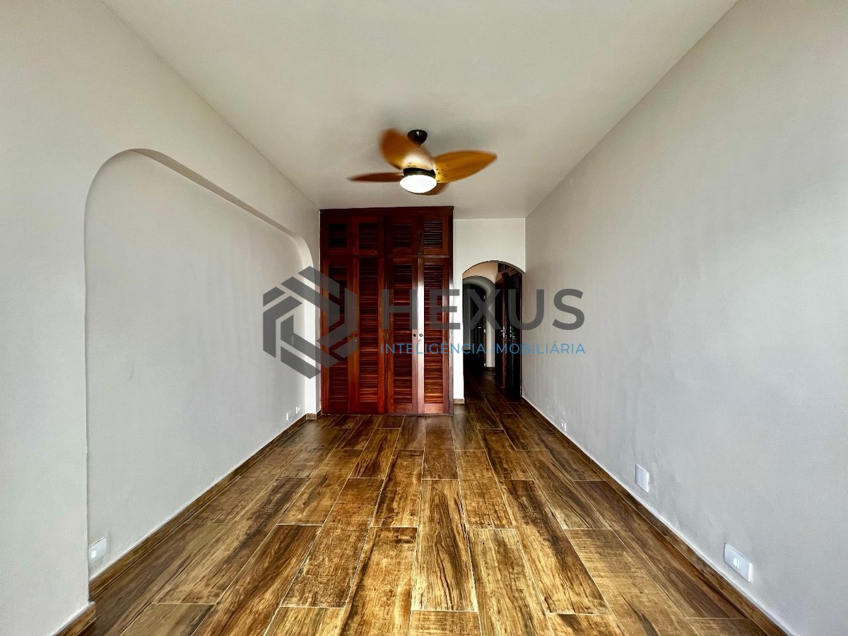 Foto 20 de Apartamento frente mar reformado com varanda na Praia das Pitangueiras, Guaruja