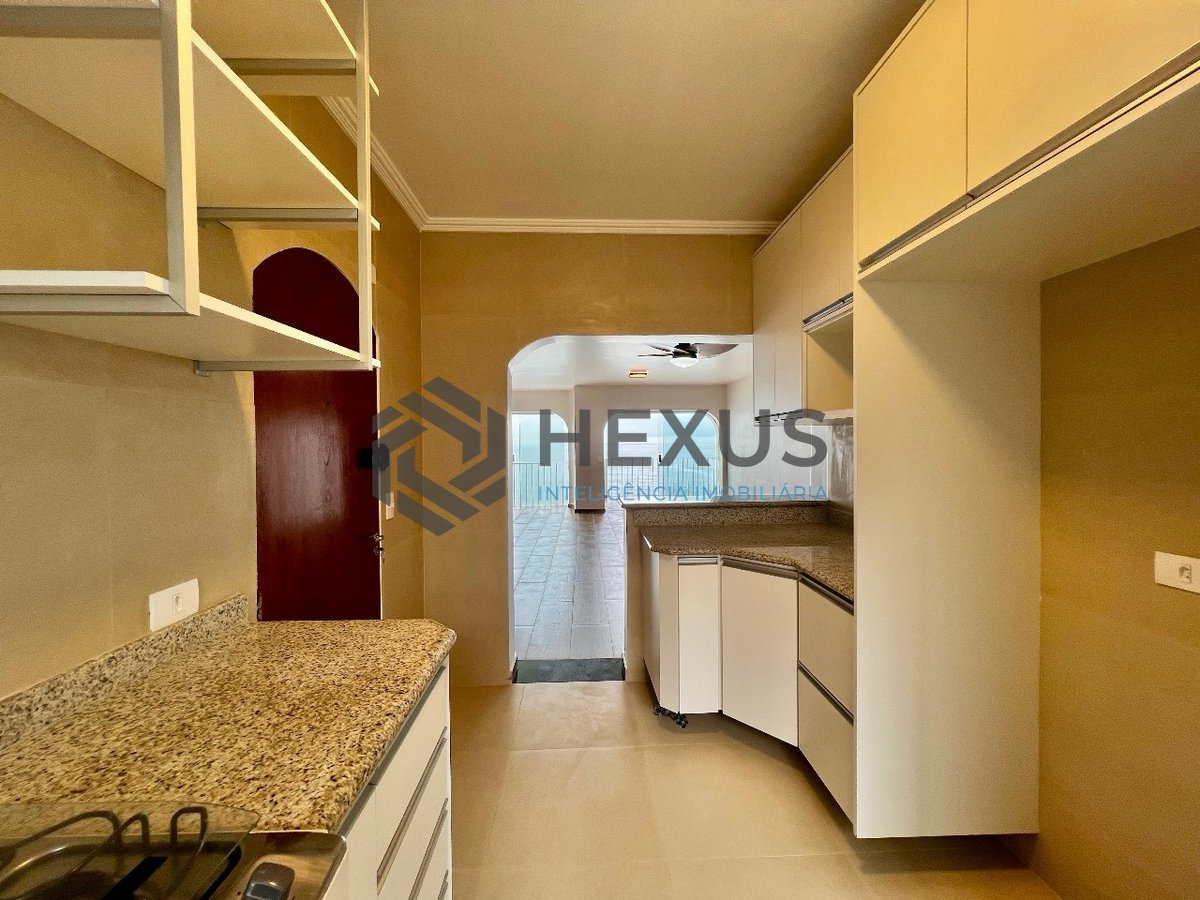 Foto 25 de Apartamento frente mar reformado com varanda na Praia das Pitangueiras, Guaruja