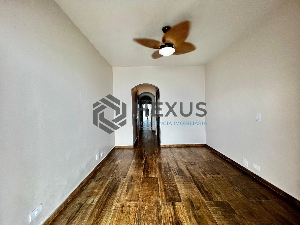 Foto 10 de Apartamento frente mar reformado com varanda na Praia das Pitangueiras, Guaruja