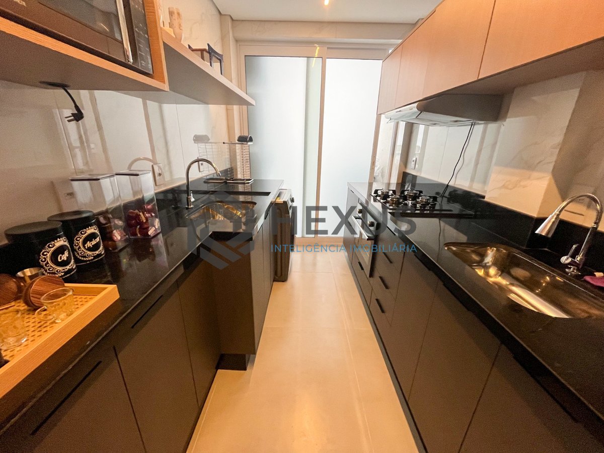 Foto 14 de Apartamento reformado com varanda na quadra mar da Praia das Pitangueiras, Guaruja
