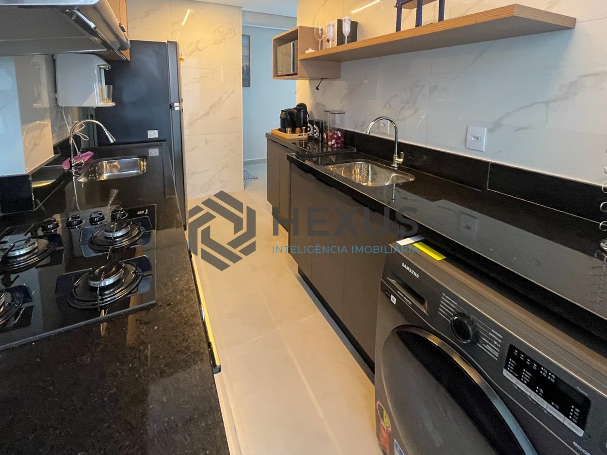 Foto 15 de Apartamento reformado com varanda na quadra mar da Praia das Pitangueiras, Guaruja