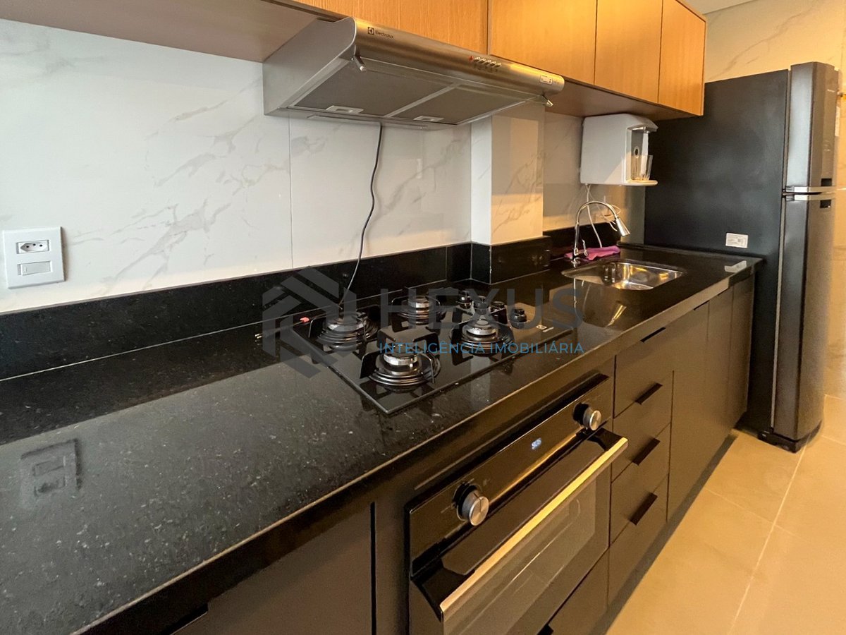 Foto 16 de Apartamento reformado com varanda na quadra mar da Praia das Pitangueiras, Guaruja