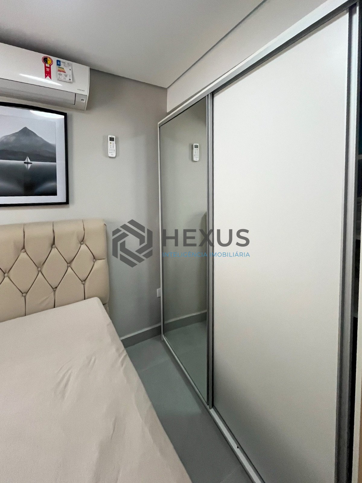 Foto 8 de Apartamento reformado com varanda na quadra mar da Praia das Pitangueiras, Guaruja