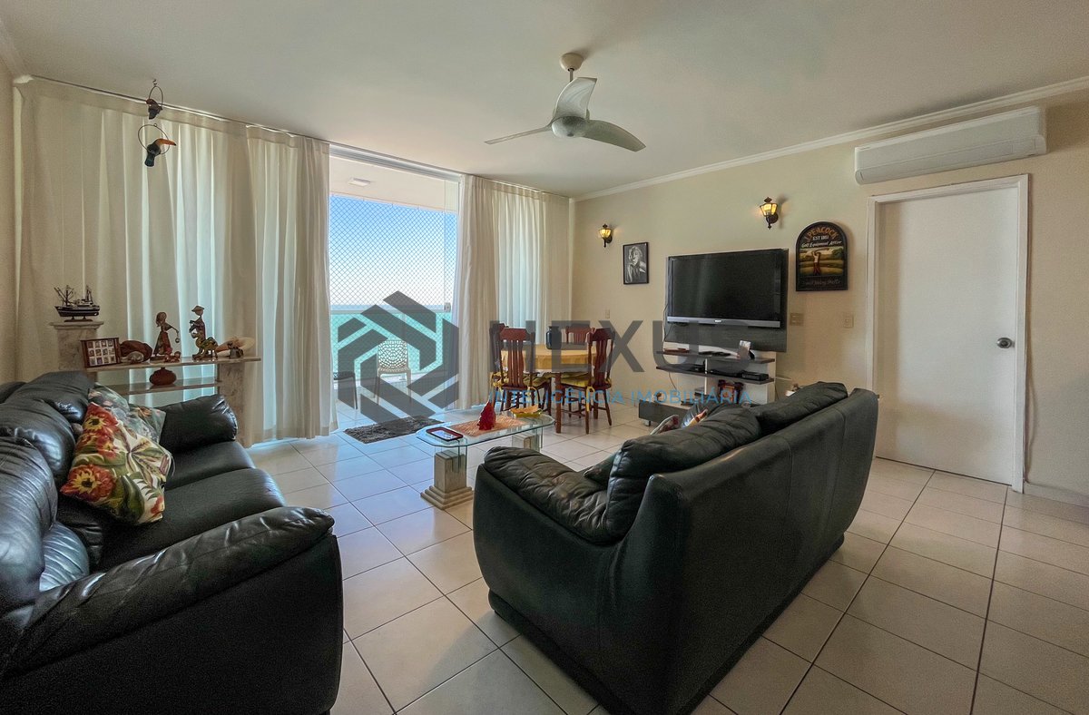 Foto 4 de Apartamento frente mar com varanda vista mar na Praia das Pitangueiras, Guaruja