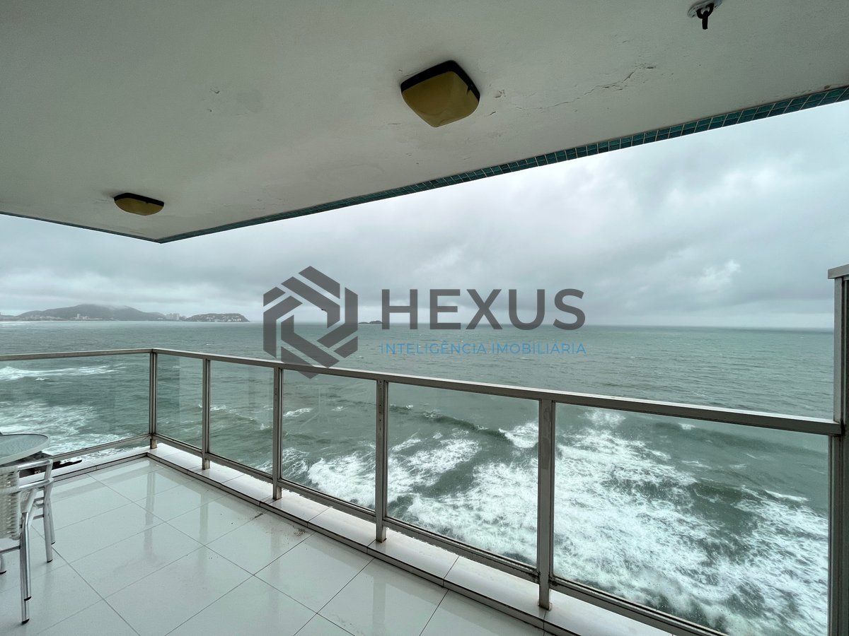 Foto 2 de Apartamento reformado frente mar com varanda na Praia das Pitangueiras, Guaruja