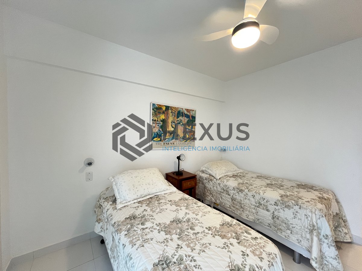Foto 7 de Apartamento reformado frente mar com varanda na Praia das Pitangueiras, Guaruja